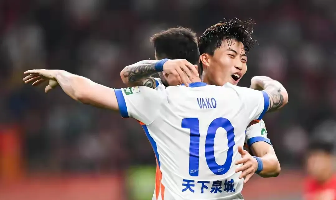 关于转会期体能课后，上海海港战术微调备战中超，悬念犹存，球队文化被再次提及的信息