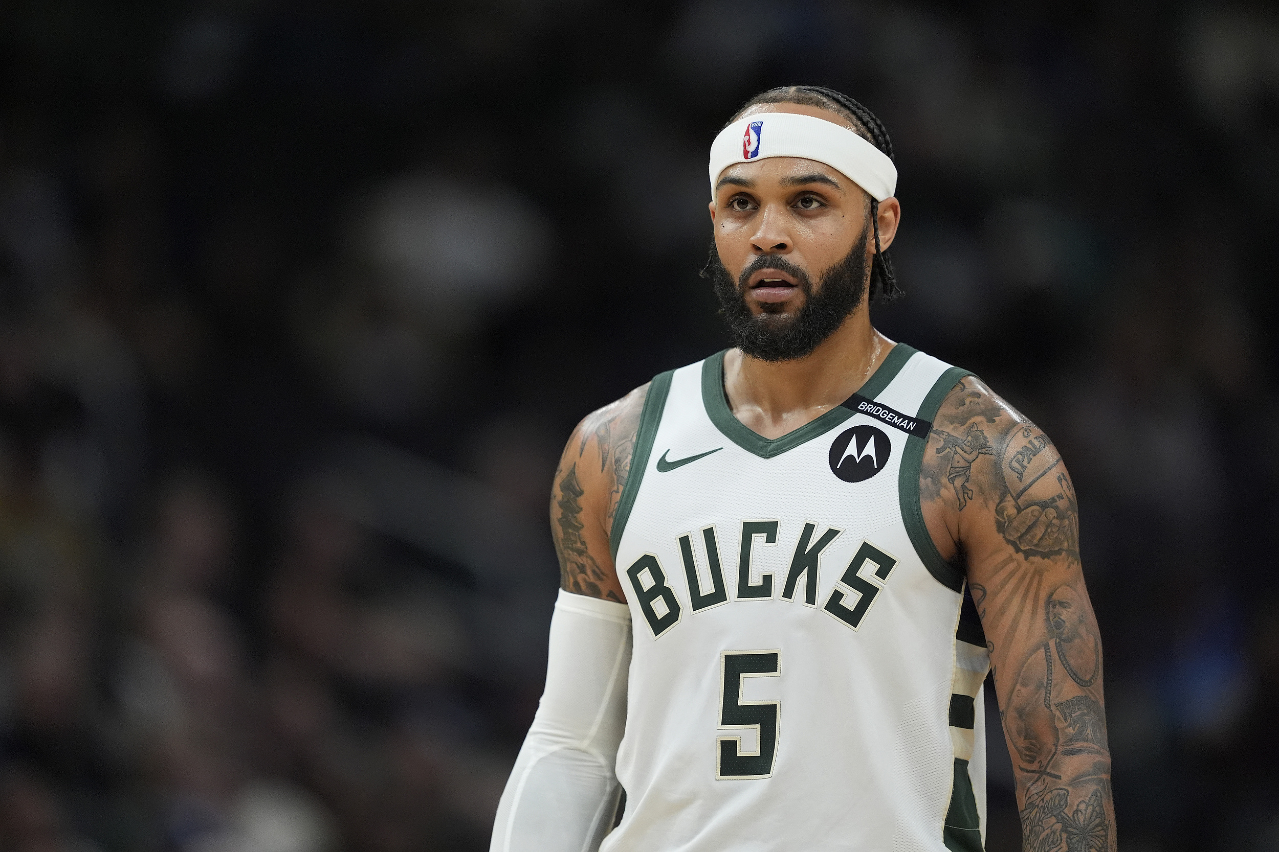 国际比赛日密尔沃基雄鹿调整名单以备英超；扳平良机环节打磨；球迷炸锅；临场指挥获称赞的简单介绍-开云首页APP