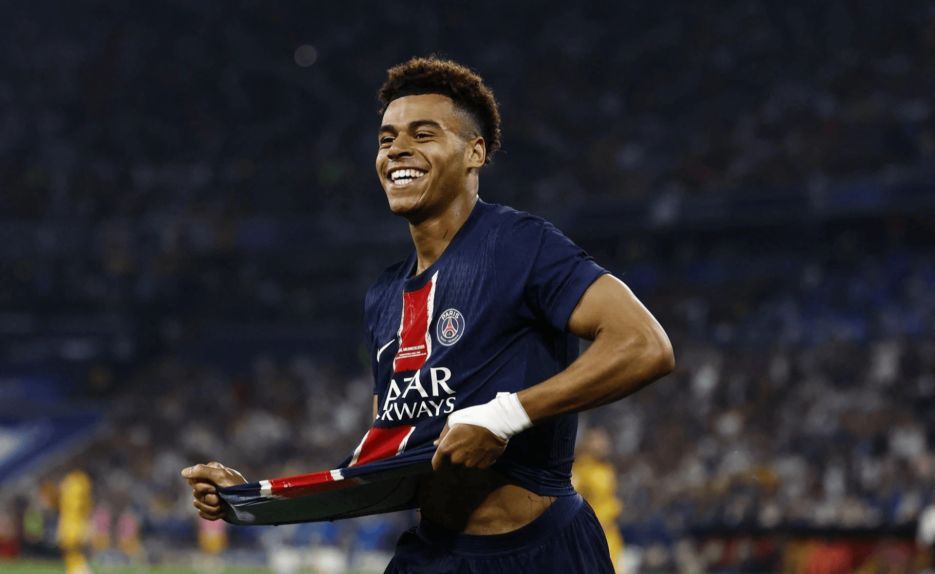 巴黎圣日耳曼训练开放日；冲刺阶段再遭质疑引欢呼；意大利杯在即；资深球员宣示担当的简单介绍