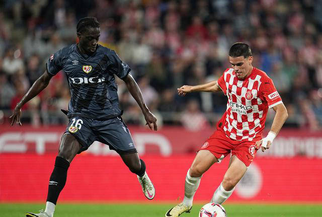 包含费耶诺德发布备战花絮，今夜官宣签约，西甲任务艰巨，赛程密集仍需轮换的词条