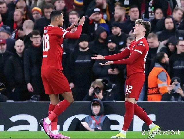 关于今夜体能课后；本菲卡遗憾出局备战英超；媒体盛赞；更衣室氛围转暖的信息